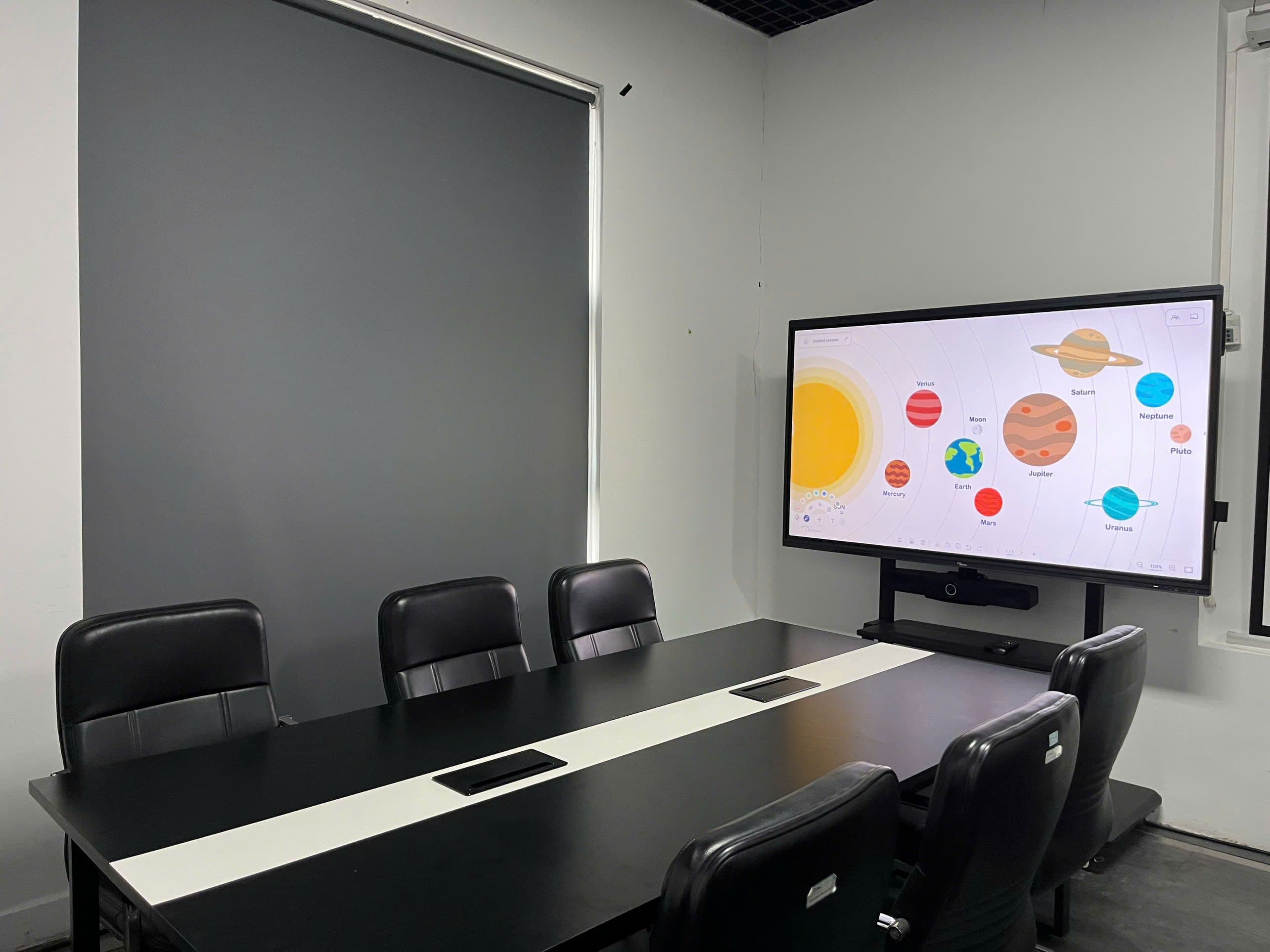 trai-nghiem-AV-huddle-room
