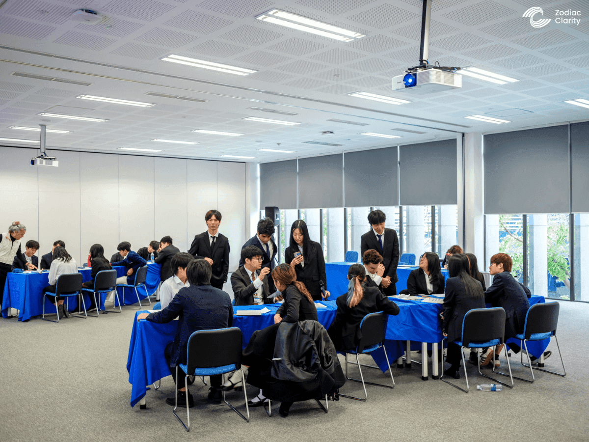 student-unis-using-smart-classroom.png